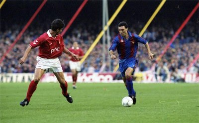 Hristo Stoichkov running with the ball